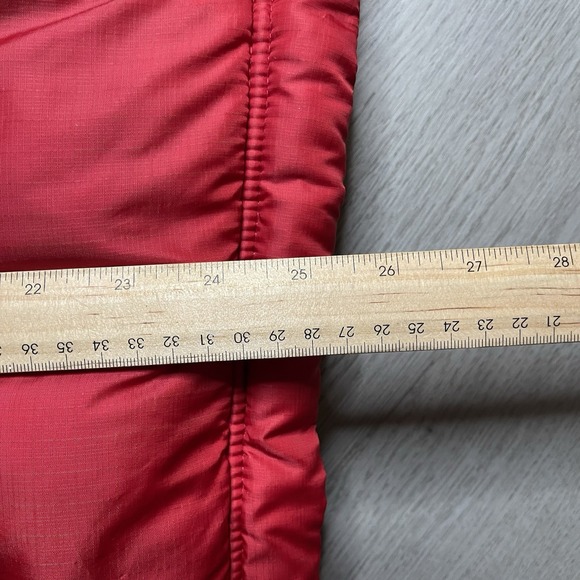 Vintage 00s Nike Puffer Vest Youth XL Fits Mens S Red Black Winter Swoosh Y2K - Picture 11 of 11